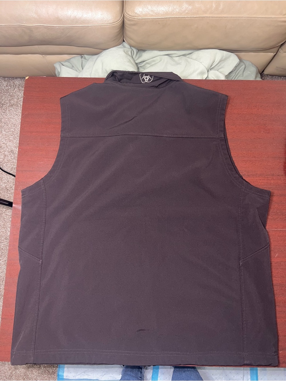 Ariat Men's Dark Brown Softshell Vest with Zip Pockets - Picture 3 of 3